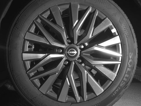 Used 2025 Nissan Altima 2.5 SV FWD image 14