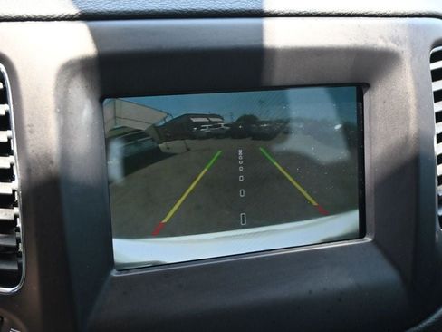 Used 2019 Jeep Compass Latitude FWD image 15