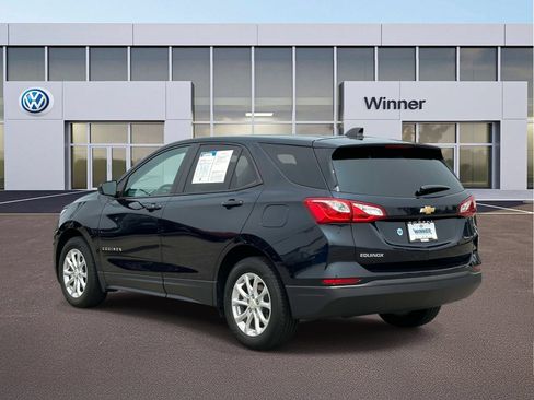 Used 2021 Chevrolet Equinox LS w/ LS Convenience Package FWD image 3