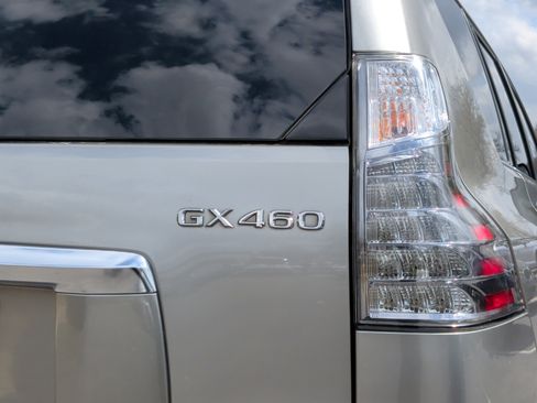Used 2023 Lexus GX 460 Premium w/ Premium Package image 17