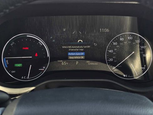 Used 2023 Toyota Sienna Limited image 28