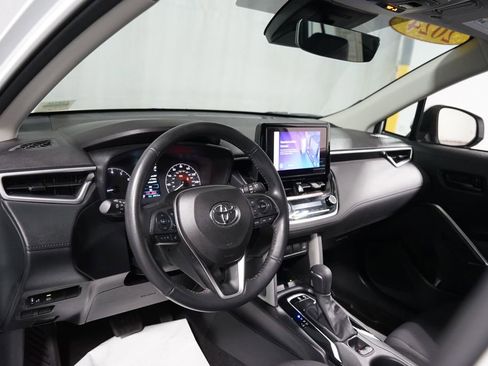 Certified 2024 Toyota Corolla Cross LE image 11