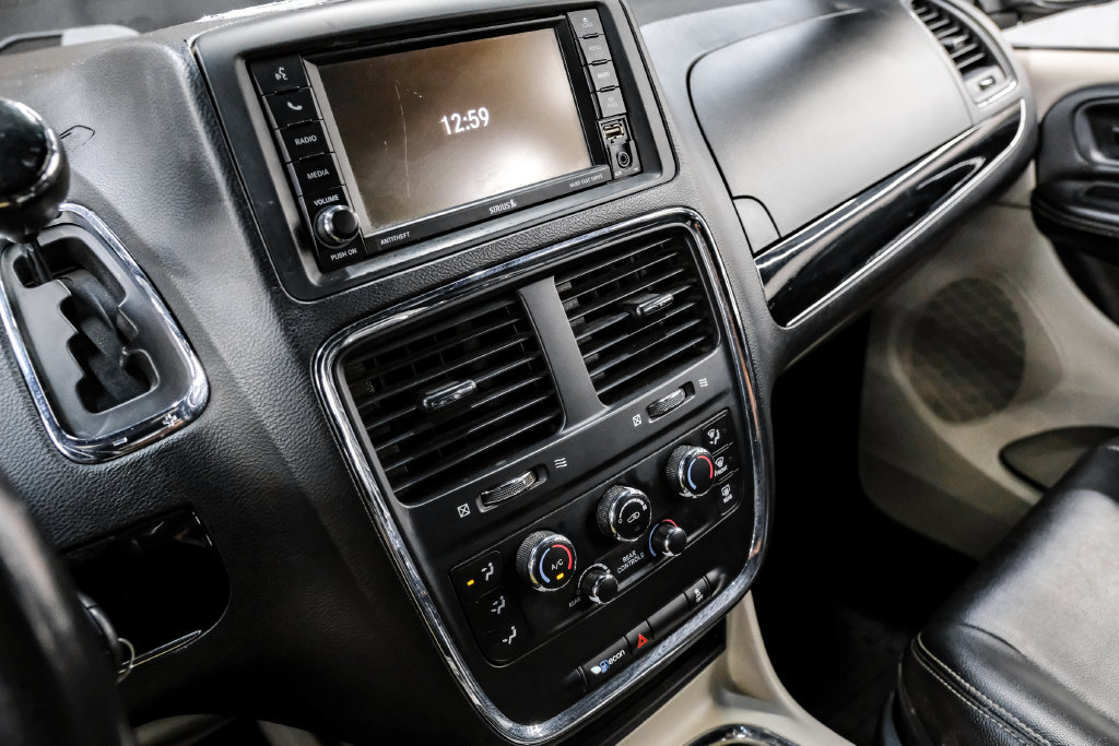 Used 2019 Dodge Grand Caravan SXT FWD image 25