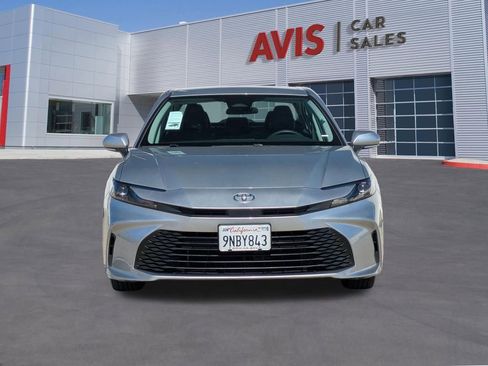 Used 2025 Toyota Camry SE image 2