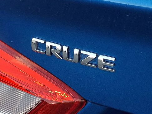 Used 2017 Chevrolet Cruze LT image 29