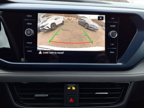 Used 2024 Volkswagen Taos SE w/ Black Wheel Package image 11