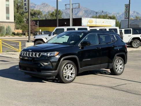 Used 2022 Jeep Compass Latitude AWD/4WD image 3