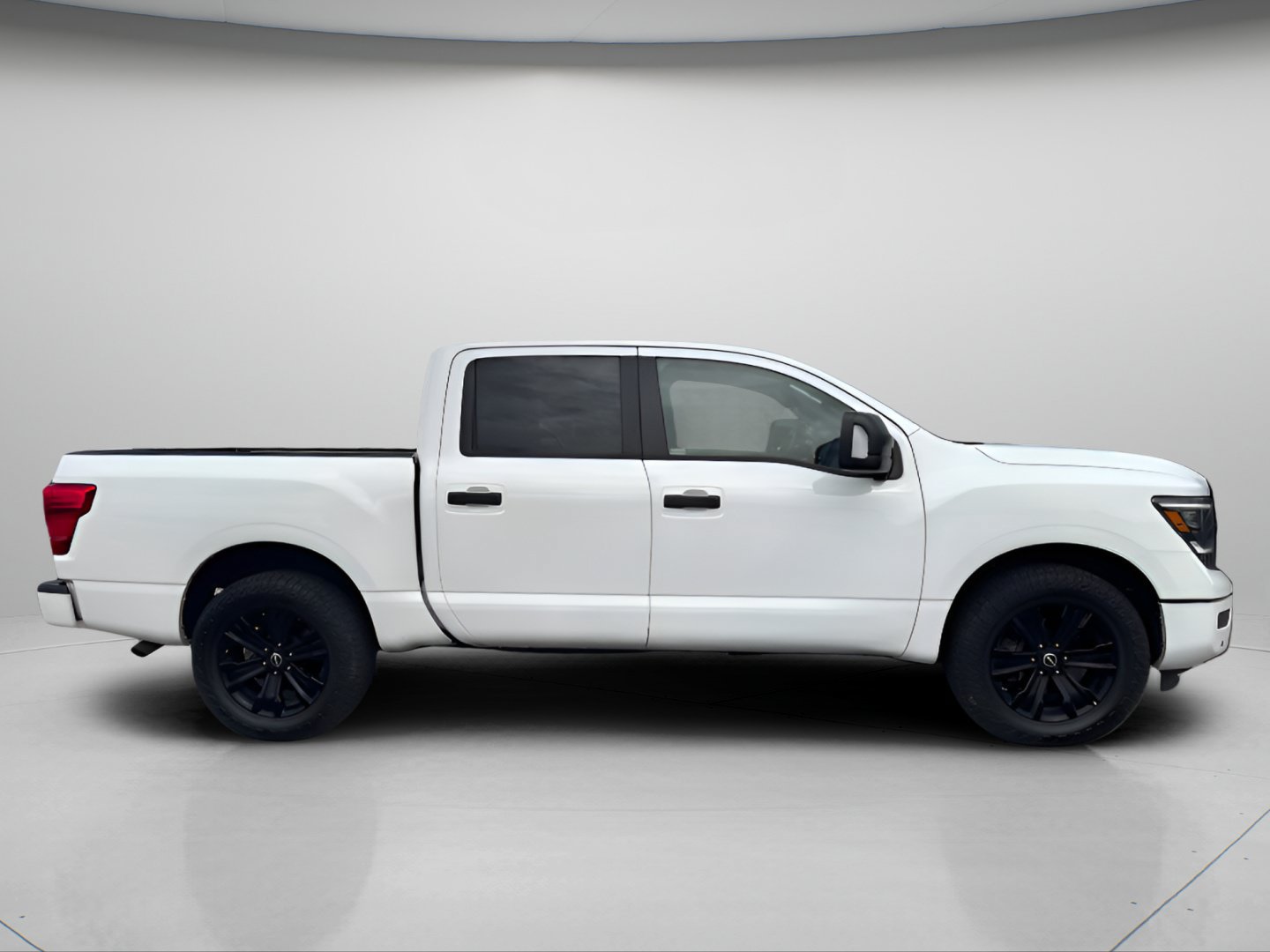 Used 2023 Nissan Titan SV w/ SV Convenience Package AWD/4WD image 4