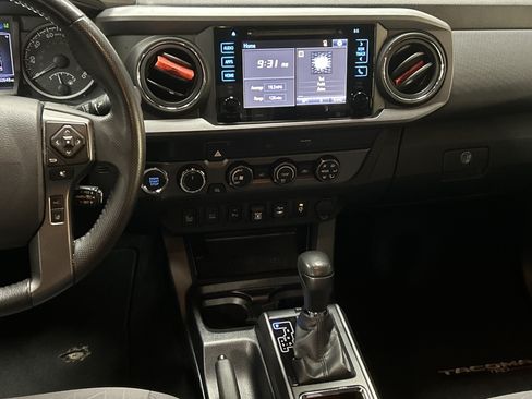 Used 2019 Toyota Tacoma TRD Off-Road w/ Technology Package AWD/4WD image 30