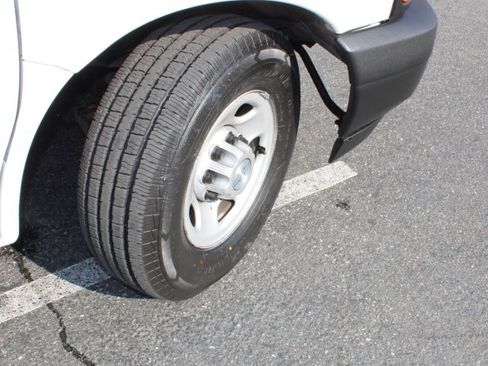 Used 2017 Chevrolet Express 2500 image 17