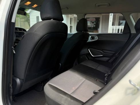 Used 2024 Kia Soul LX w/ Option Group 015 FWD image 11