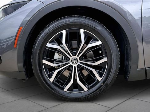 Used 2023 Toyota Crown Limited image 10