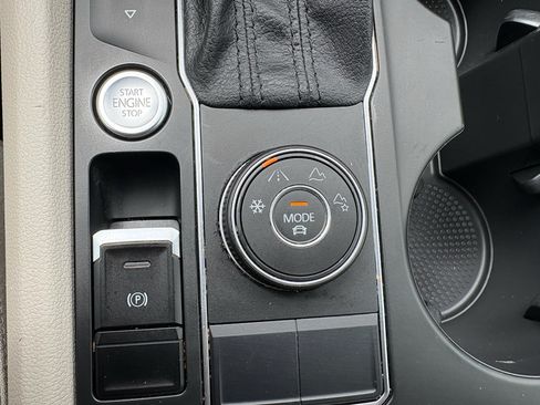 Used 2018 Volkswagen Atlas SE AWD/4WD image 27