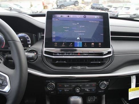 Used 2024 Jeep Compass Limited w/ High Altitude Package image 4