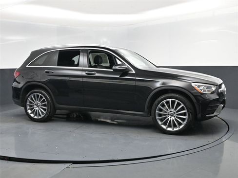 Used 2021 Mercedes-Benz GLC 300 4MATIC image 2