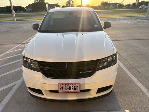 Used 2020 Dodge Journey SE w/ Blacktop Package FWD image 3