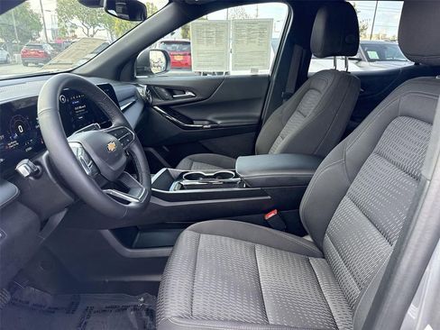 Used 2025 Chevrolet Equinox LT FWD image 18