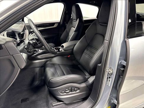 New 2026 Porsche Cayenne Coupe AWD/4WD image 5