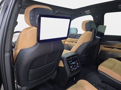Used 2025 Cadillac Escalade IQ Luxury 2 AWD/4WD image 12
