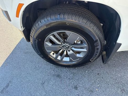 Used 2025 Nissan Frontier SV w/ SV Convenience Package image 28