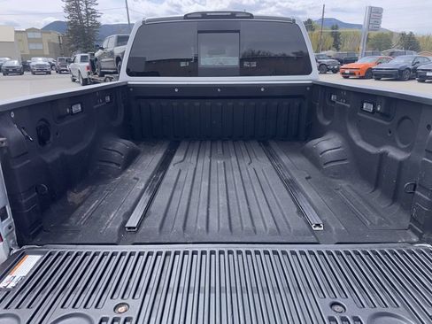 Used 2018 Nissan Titan SV w/ SV Convenience Package AWD/4WD image 7