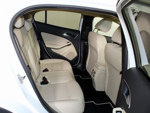 Used 2020 Mercedes-Benz GLA 250 4MATIC image 24