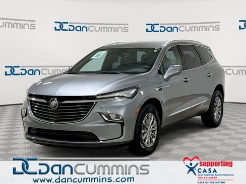 Used 2023 Buick Enclave Essence FWD image 1