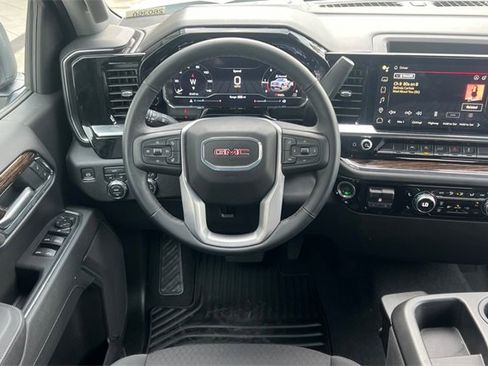 Used 2025 GMC Sierra 1500 Elevation image 17