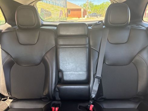 Used 2019 Jeep Cherokee Latitude Plus w/ Cold Weather Group image 18