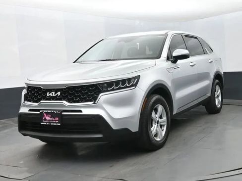 Used 2022 Kia Sorento LX AWD/4WD image 1