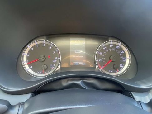 Used 2022 Toyota Highlander LE FWD image 22