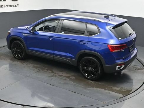 Used 2023 Volkswagen Taos SE w/ Panoramic Sunroof Package FWD image 43