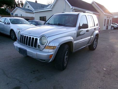 Used 2012 Jeep Liberty Limited Jet w/ Comfort/Convenience Group image 2