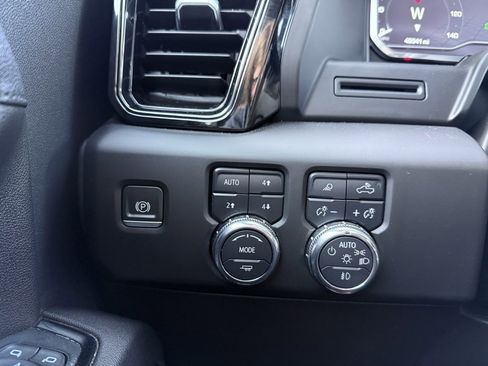 Used 2023 GMC Sierra 1500 AT4 w/ AT4 Preferred Package image 13