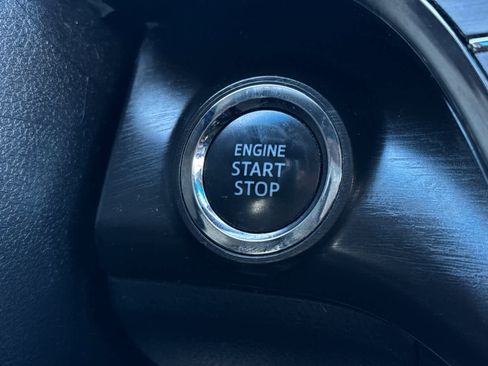 Used 2017 Toyota Avalon Limited image 23