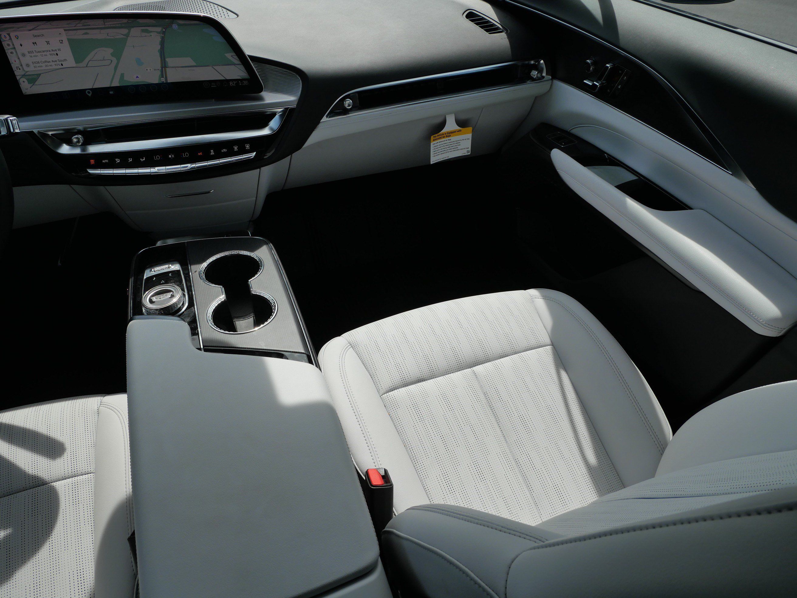 Used 2026 Cadillac Lyriq Luxury w/ LPO, Floor Liner Package AWD/4WD image 10
