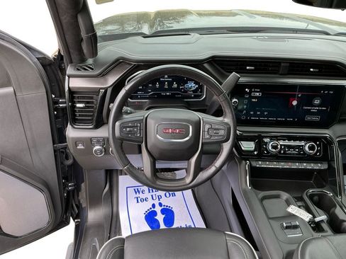 Used 2024 GMC Sierra 2500 AT4X image 12