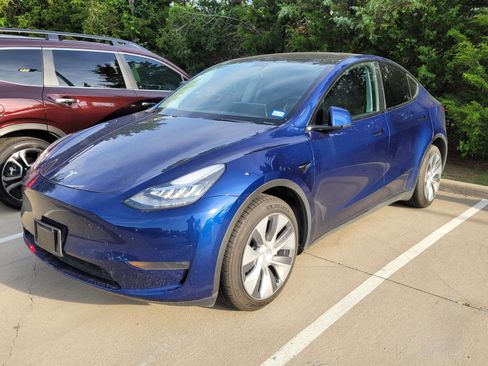 Used 2023 Tesla Model Y Long Range AWD/4WD image 1