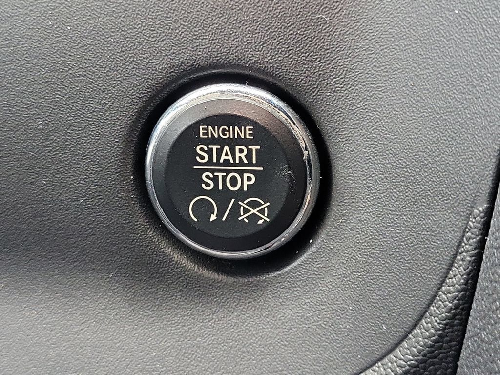 Used 2013 Dodge Challenger R/T Plus RWD image 30