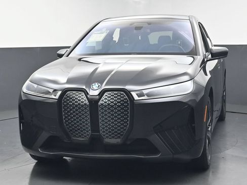 Used 2024 BMW iX xDrive50 w/ Premium Package AWD/4WD image 7