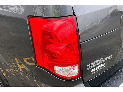 Used 2018 Dodge Grand Caravan GT FWD image 34