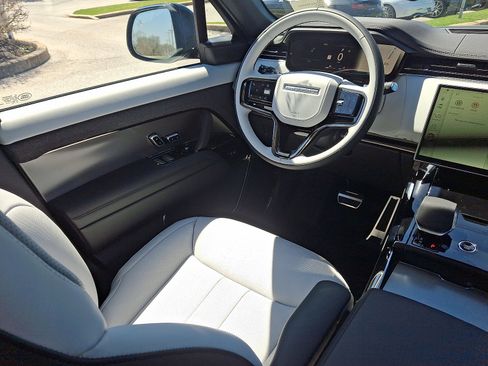 New 2026 Land Rover Range Rover Sport Dynamic SE AWD/4WD image 12