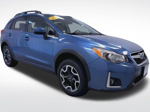 Used 2017 Subaru Crosstrek 2.0i Premium AWD/4WD image 2