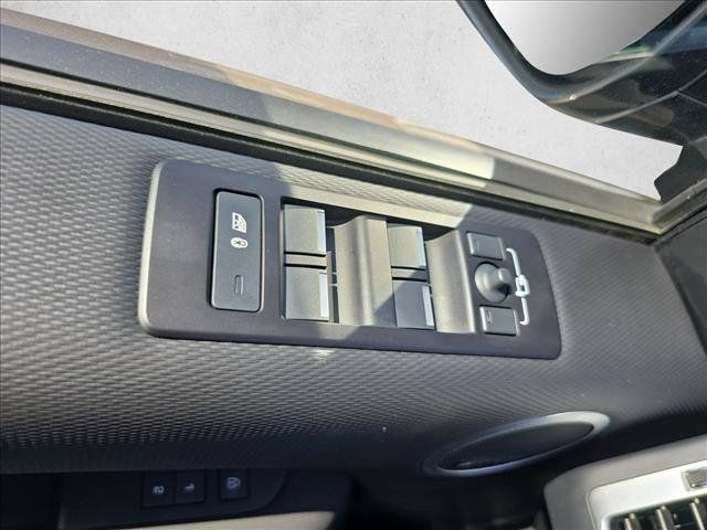 Used 2025 Land Rover Discovery Dynamic SE AWD/4WD image 27