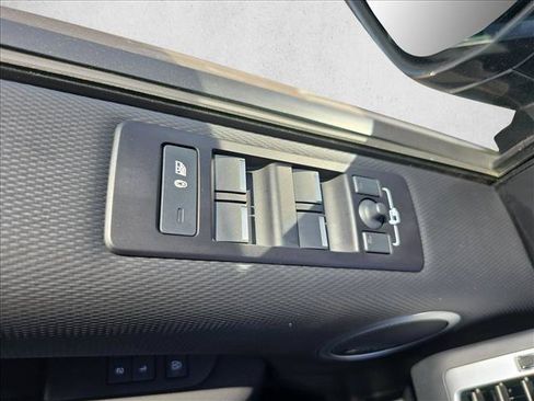 Used 2025 Land Rover Discovery Dynamic SE AWD/4WD image 27