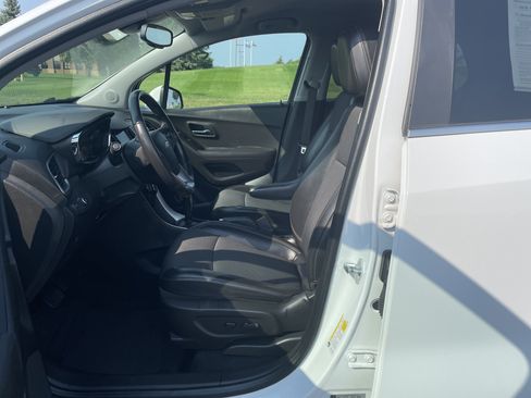Used 2019 Chevrolet Trax LT w/ LT Convenience Package FWD image 16