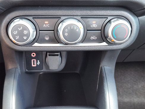 Used 2025 Nissan Versa S w/ Trunk Package image 19