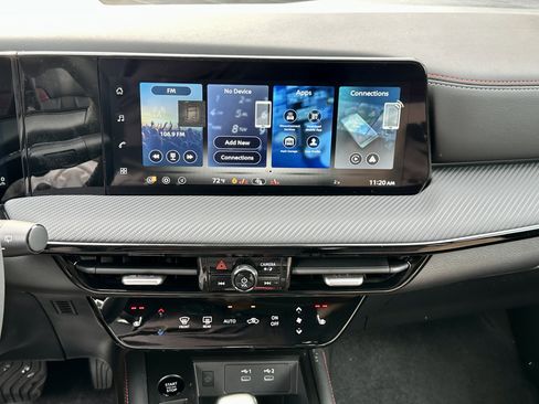 New 2026 Nissan Kicks SR AWD/4WD image 30