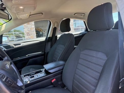 Used 2019 Ford Fusion SE FWD image 11