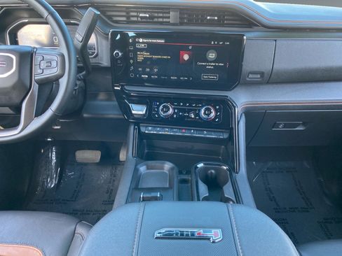 Used 2025 GMC Sierra 2500 AT4 w/ AT4 Premium Plus Package image 11